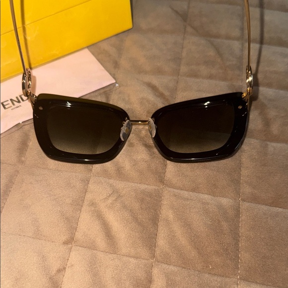 Fendi FF Vintage Sunglasses MO059/S 900XT display picture 3